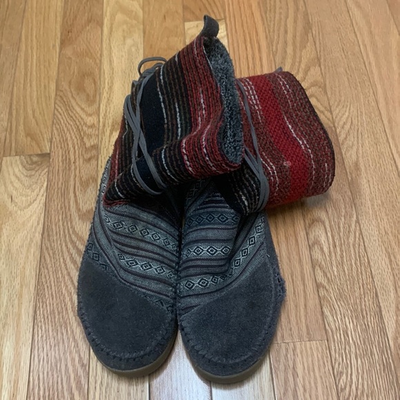 Toms‎ Woman’s Aztec Moccasin Boot - Picture 1 of 5
